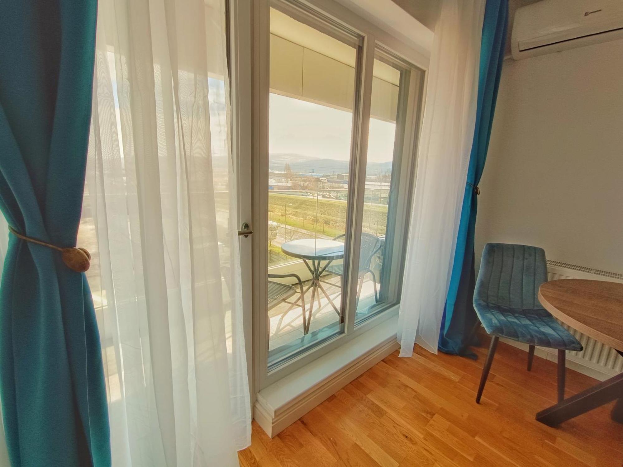 Super Apartments Near Airport With Shop & Free Parking Iasi Exterior photo